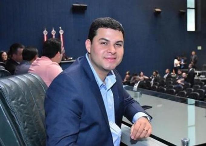 Saullo Vianna cumprimenta jornalistas do Amazonas e em especial os profissionais de Parintins Saullo Vianna cumprimenta jornalistas do Amazonas e em especial os profissionais de Parintins