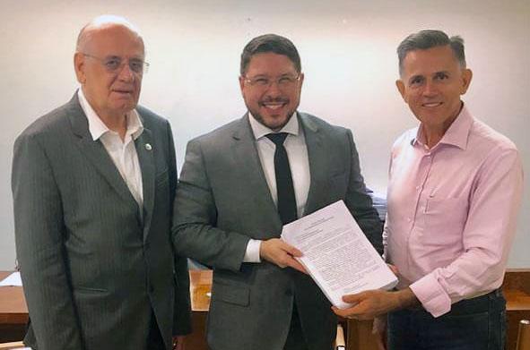 Governador em exercício recebe abaixo-assinado de feirantes e mobiliza direção do Ipaam Governador em exercício recebe abaixo-assinado de feirantes e mobiliza direção do Ipaam