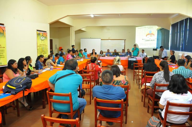 Representantes de 24 etnias indígenas participam de semana de debates na Seduc-AM