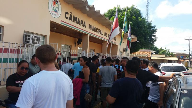 Servidores da educação estadual fazem manifestação na Câmara Municipal de Parintins
