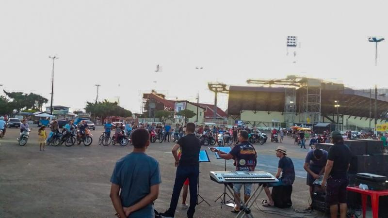 Profissionais da educação estadual realizam ato cultural e afirmam que greve continuará até quarta-feira (22)