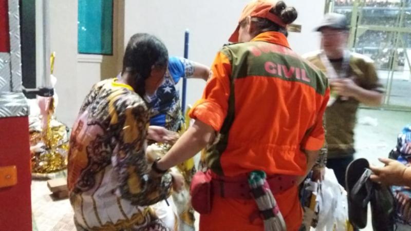 Marujeira de 14 anos se machuca quando o Caprichoso já estava saindo da arena
