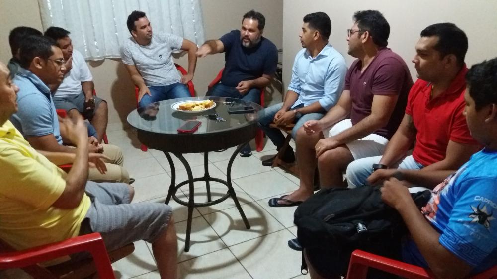 Em Parintins grupo intensifica movimento de ‘pensamento jovem na política’ e recebe novos integrantes Em Parintins grupo intensifica movimento de ‘pensamento jovem na política’ e recebe novos integrantes