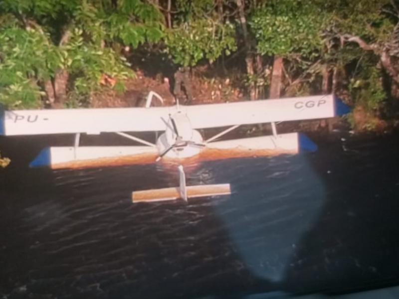 Polícias Federal, Civil e Militar prendem venezuelano que pilotava aeronave com armas e munições em Barcelos