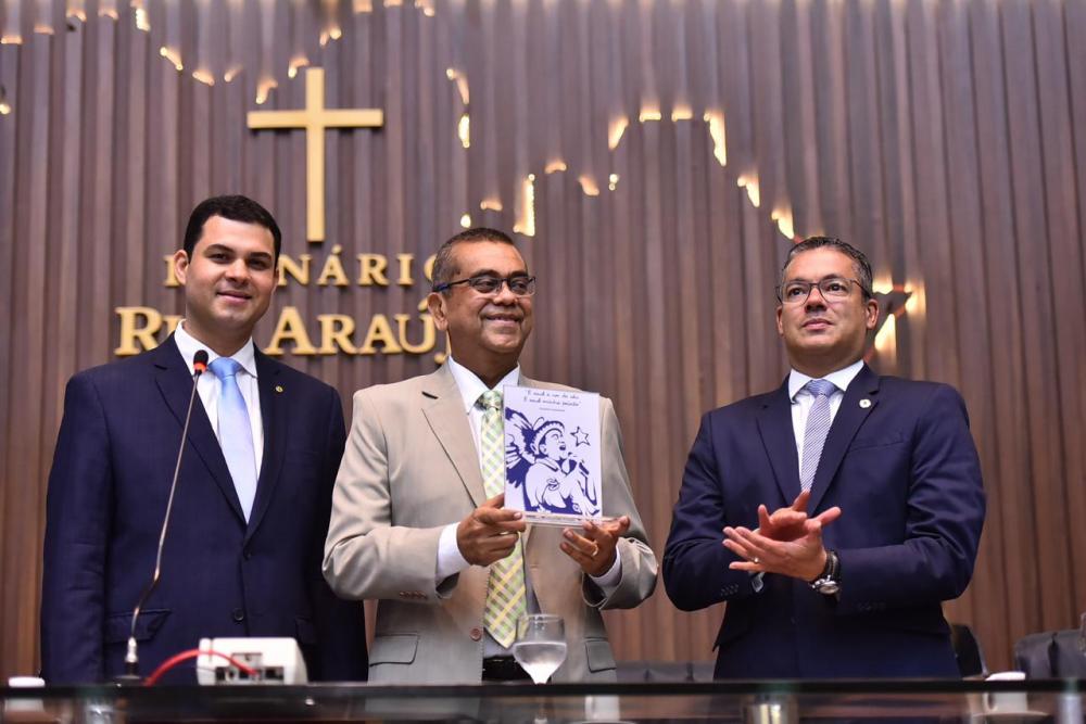 Em Sessão emocionante, Arlindo Junior é homenageado na Aleam Em Sessão emocionante, Arlindo Junior é homenageado na Aleam