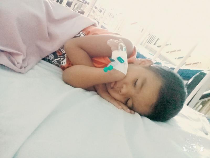 Criança de 4 anos é diagnosticada com doença aguda no rim e família faz apelo para ela iniciar tratamento em Manaus