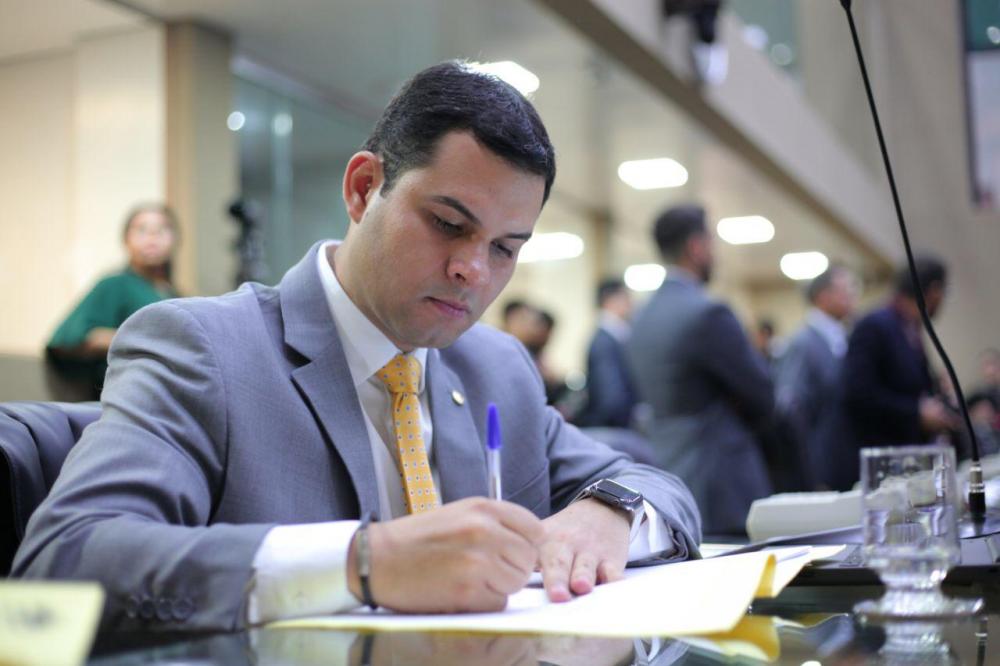 Aleam aprova projeto de Saullo Vianna que garante vagas em escolas a alunos com deficiência perto de onde residem Aleam aprova projeto de Saullo Vianna que garante vagas em escolas a alunos com deficiência perto de onde residem