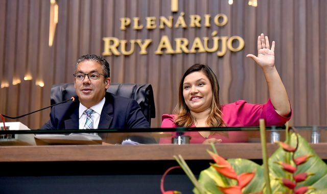Deputados propõem e Governo acata uso de recursos da Afeam para pagar 13º salário Deputados propõem e Governo acata uso de recursos da Afeam para pagar 13º salário