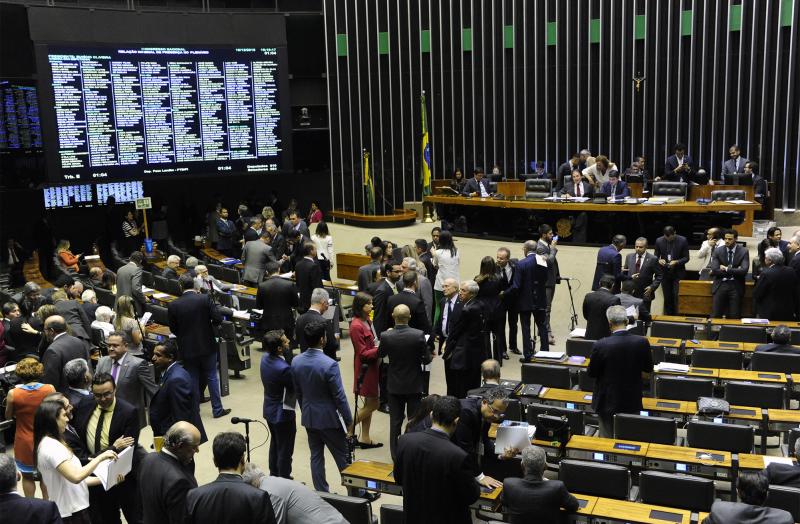 Congresso aprova lei que prevê salário mínimo de R$ 1.040