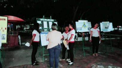 Alunos realizam intervenção histórica e artística na praça da antiga Prefeitura
