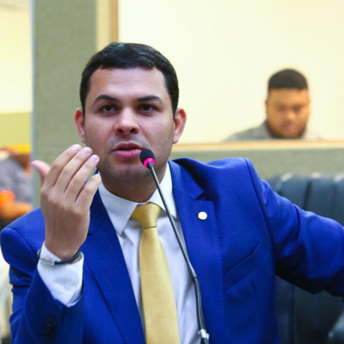 Saullo Vianna aciona Procon contra preço cobrado pela Map no voo para Parintins Saullo Vianna aciona Procon contra preço cobrado pela Map no voo para Parintins