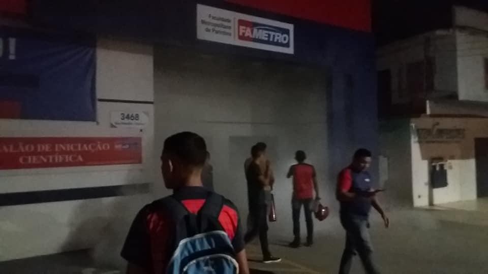 Princípio de incêndio na Fametro: Corpo de Bombeiros afirma que o funcionamento da faculdade está irregular Princípio de incêndio na Fametro: Corpo de Bombeiros afirma que o funcionamento da faculdade está irregular