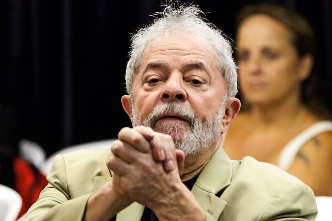 Juiz manda soltar Lula após 580 dias de prisão em Curitiba Juiz manda soltar Lula após 580 dias de prisão em Curitiba