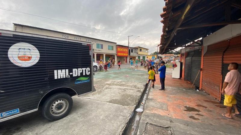 Homem se finge de morto e sobrevive a tentativa de execução em praça de Manaus