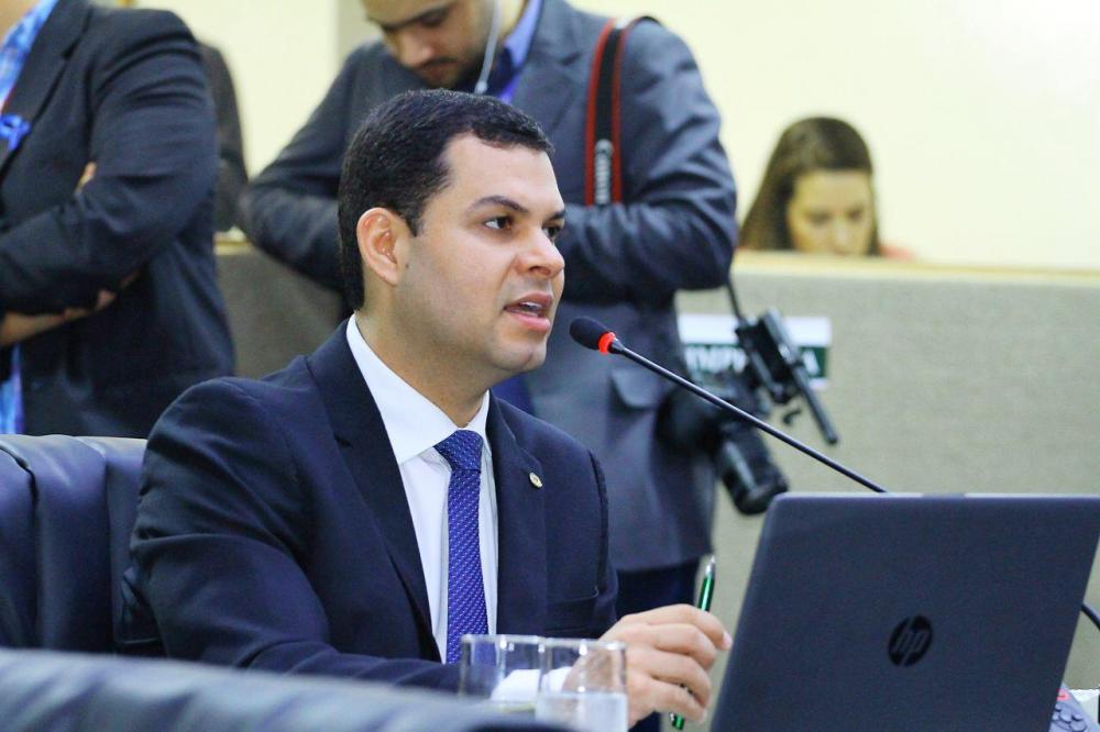 Saullo Vianna quer que MAP regularize todos voos suspensos e não apenas o de Parintins