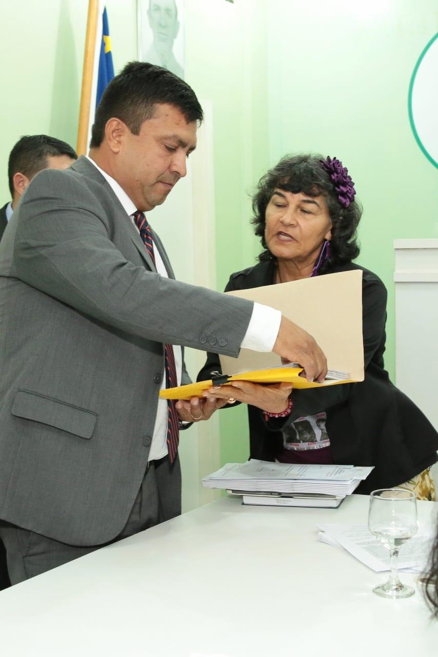 Em Parintins, mulheres entregam na Câmara Municipal Projeto de Lei de iniciativa popular que instituiu feriado municipal no Dia Internacional da Mulher