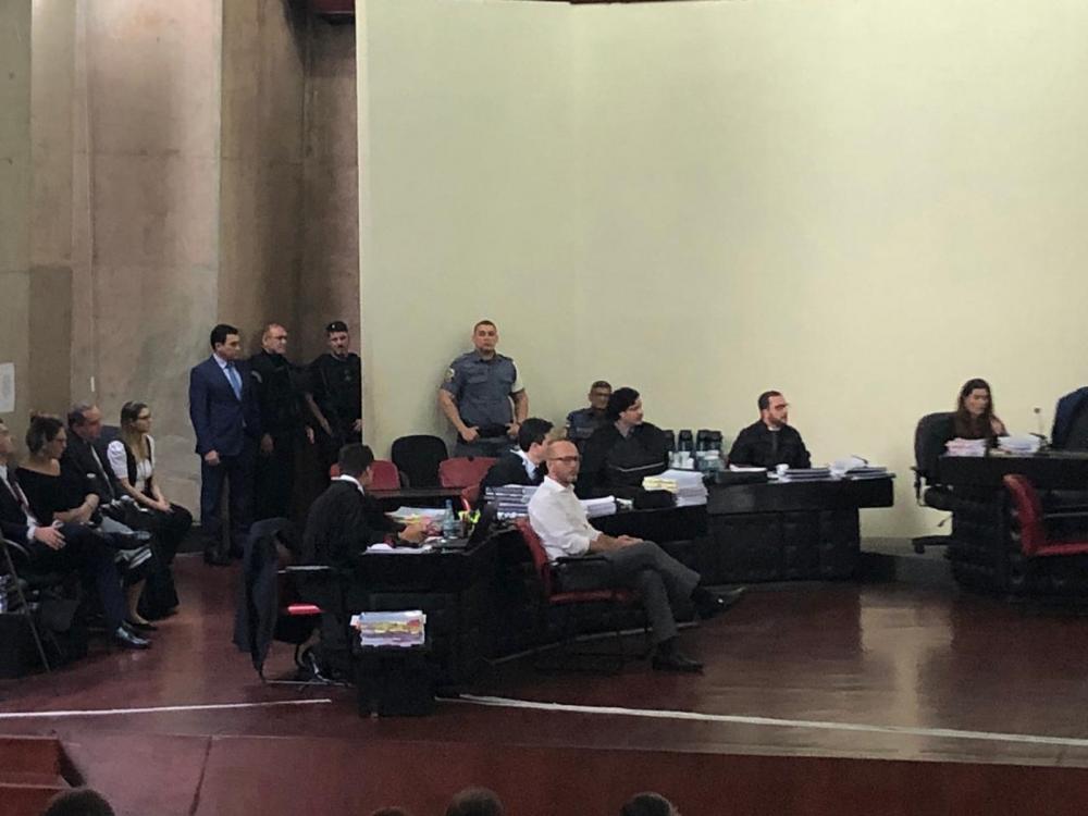 Segundo dia do júri de delegado acusado de matar advogado em casa noturna em 2017 tem início em Manaus