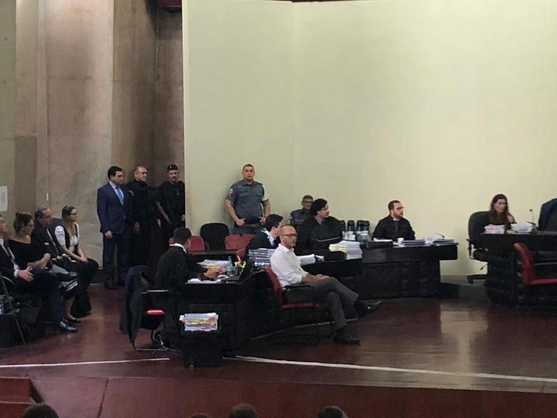 Segundo dia do júri de delegado acusado de matar advogado em casa noturna em 2017 tem início em Manaus