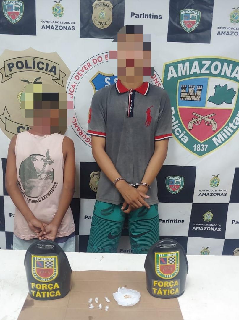 Policiais militares prendem homem e apreendem menor de idade por tráfico de drogas em Parintins