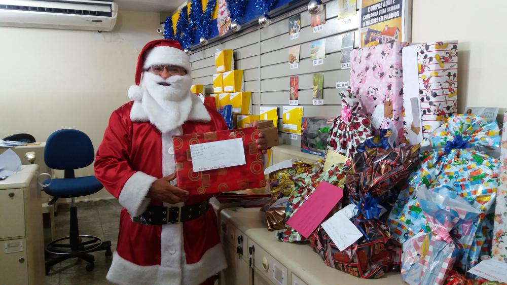 Projeto Papai Noel dos Correios arrecada brinquedos para serem distribuídos para crianças carentes da cidade e do interior