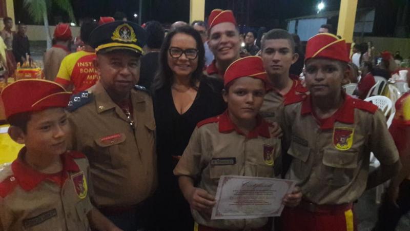 Madrinha do Proebom, Márcia Baranda, prestigia formatura de 60 crianças do projeto