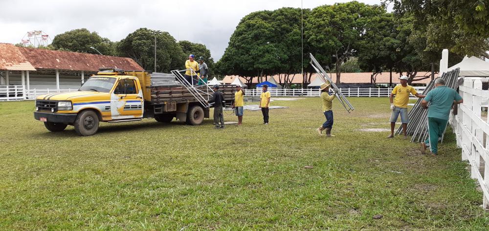 Expopin recebe estrutura para realização do rodeio Expopin recebe estrutura para realização do rodeio