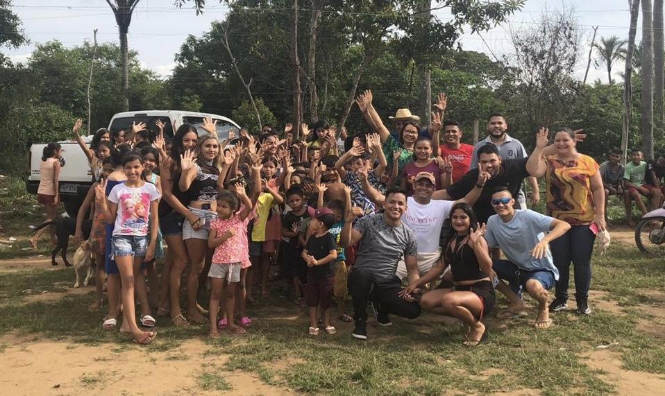 Turma do Pinto Molhado entrega mais 300 brinquedos em ação social de Natal, em Parintins
