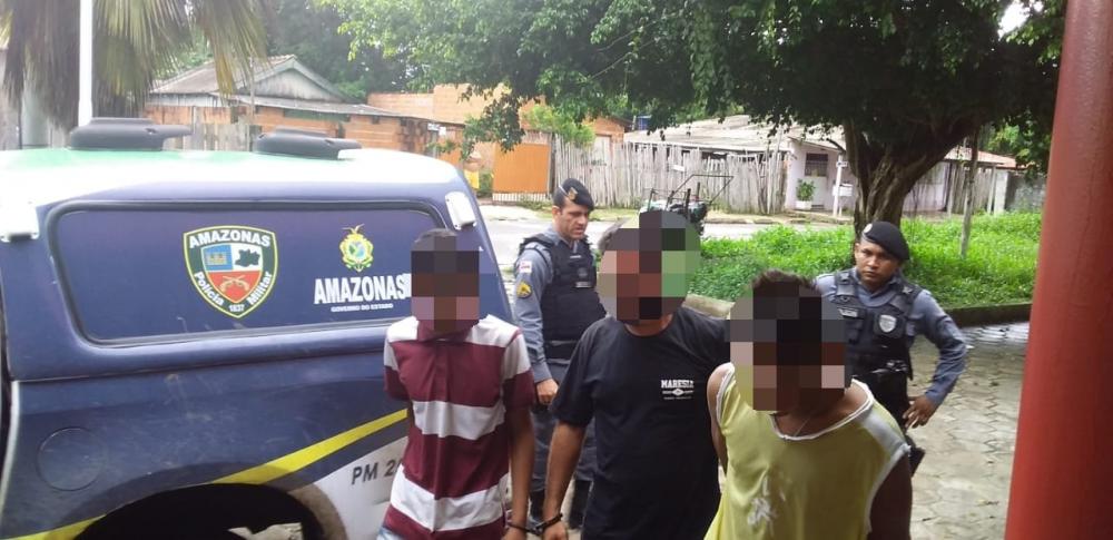 4 pessoas são presas e um menor apreendido por brigarem armados com terçados e barras de ferro, em Parintins