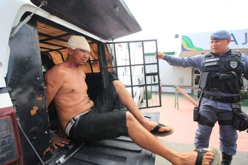 Após ser flagrado estuprando cadela, homem é espancado por populares