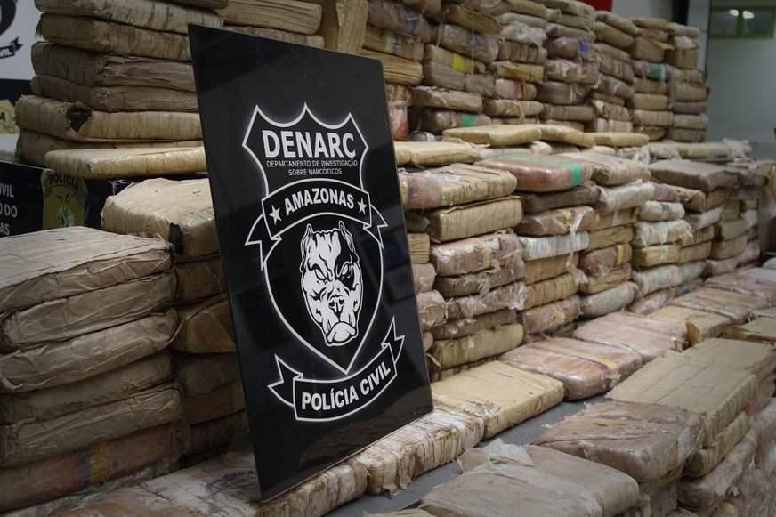 Trio é preso com cerca de 400 kg de maconha dentro de uma casa em Manaus