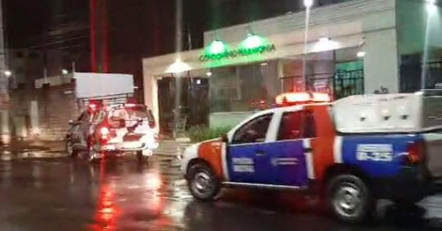 Trio armado invade condomínio e tenta executar viúva de narcotraficante em Manaus