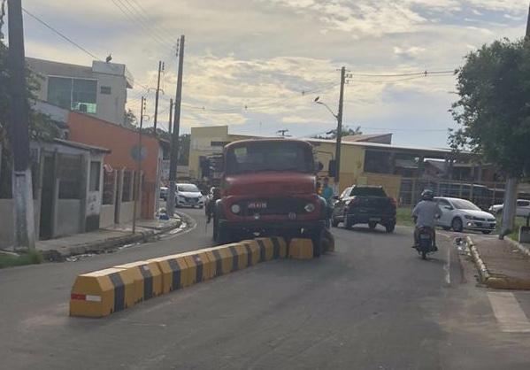 Caminhão causa acidente na “curva da morte”, em Parintins
