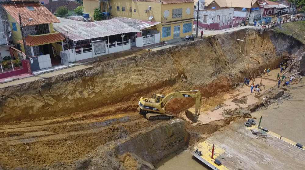 Desabamento do muro de arrimo pode 