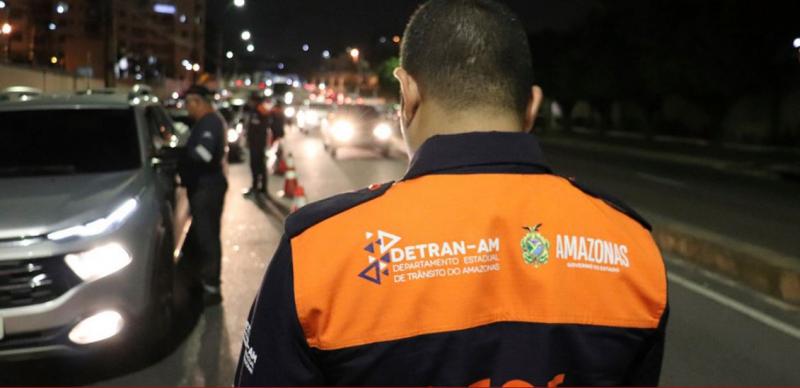 Motoqueiro, que fazia arrastão, é preso após fugir de blitz do Detran