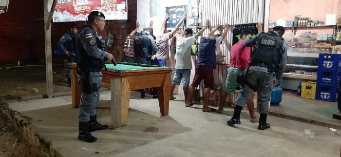 Três pessoas são presas por posse de drogas em Parintins