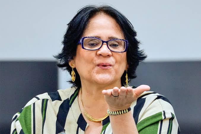 Foliões lançam bloco 'Quem deu, deu. Quem não deu, não Damares'