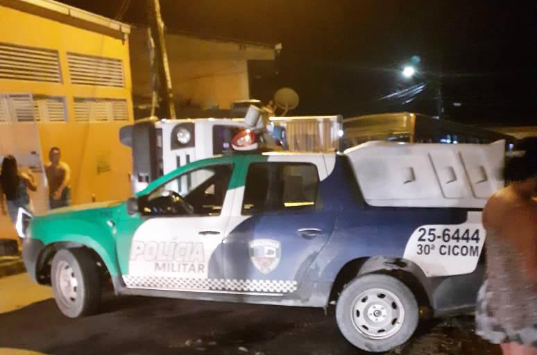 Após sequestrar casal, quadrilha rouba caminhão e troca tiros com PM