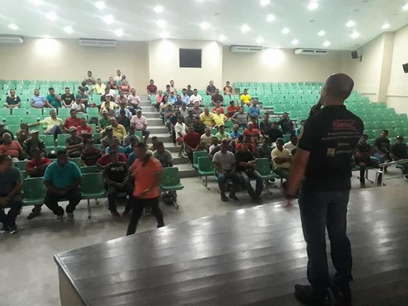 Proerd realiza roda de conversa com vigilantes da Semed de Parintins