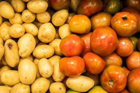 Com queda na carne e alta no tomate, IPCA de janeiro varia 0,21%