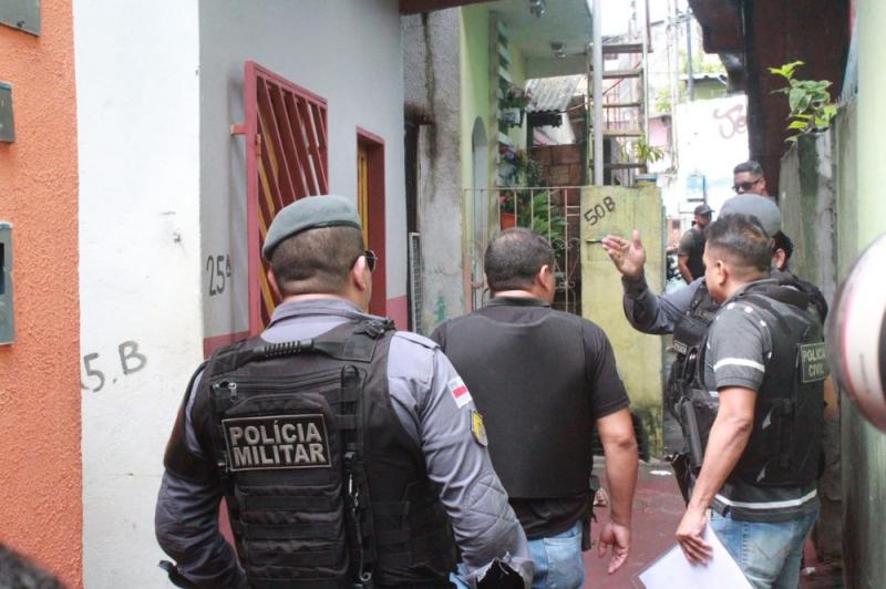 Ao sair para comprar pão, pedreiro é assassinado com mais de dez tiros em beco na Compensa em Manaus