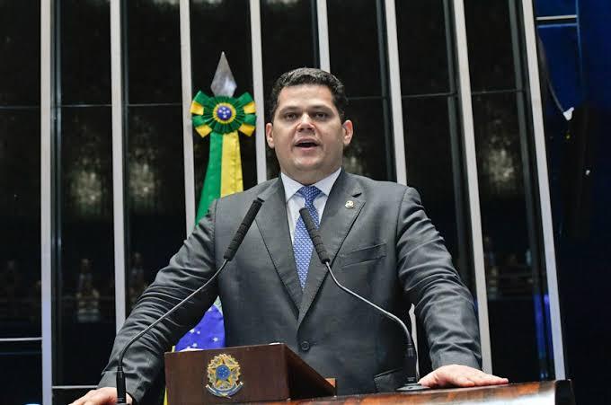 Presidente do Senado testa positivo para coronavírus