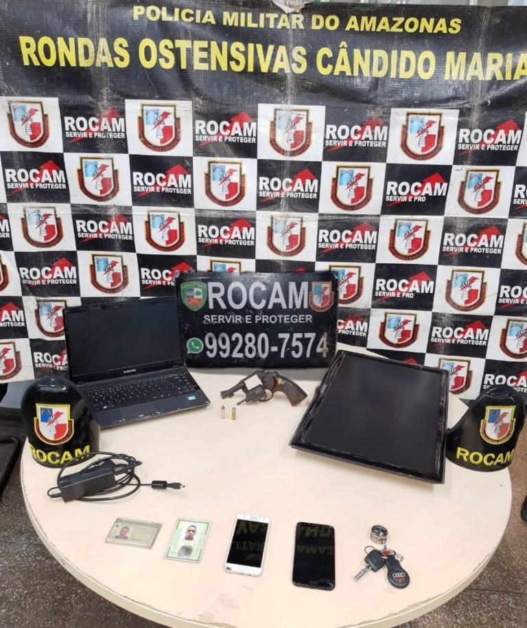 PM detém dois homens por roubo a loja de assistência técnica de celular, na zona leste de Manaus