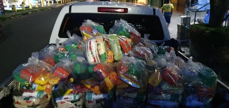 Solidariedade: Grupo de amigos parintinenses realiza doação de cestas básicas para famílias carentes
