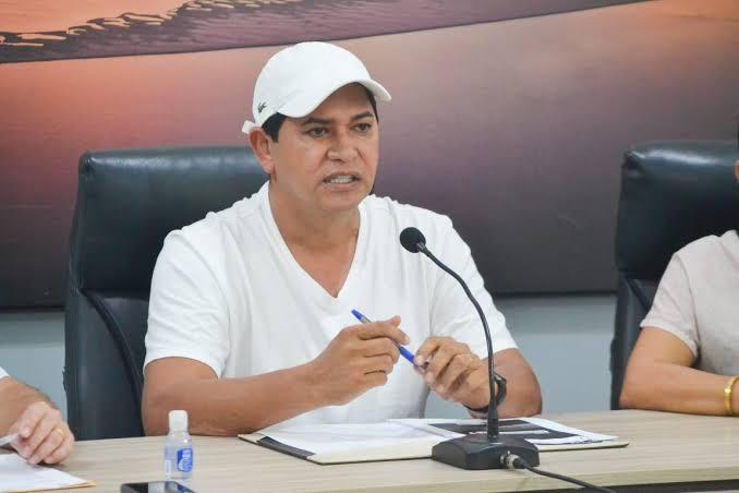 Prefeito de Parintins dá ultimato à secretários que apoiam fim de isolamento social, proposta de Bolsonaro
