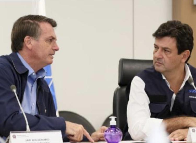 Bolsonaro diz faltar humildade a Mandetta, mas não o demitirá 'na guerra'