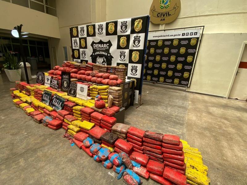 Polícia Civil apreende embarcação com mais de 600kg de drogas em Manacapuru (AM)