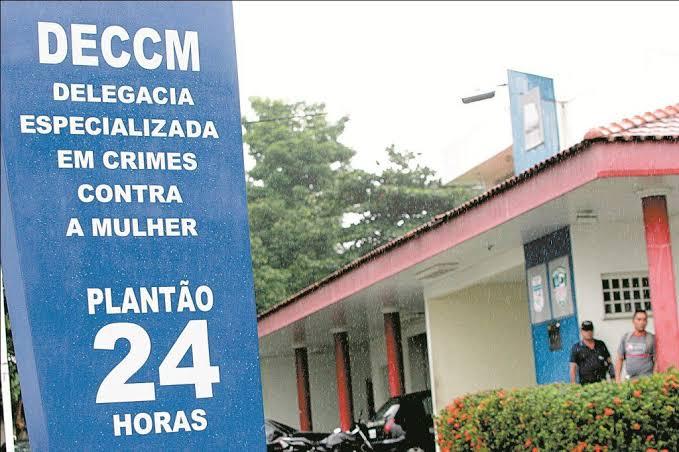Homem é preso após agredir a esposa e ser espancado por vizinhos