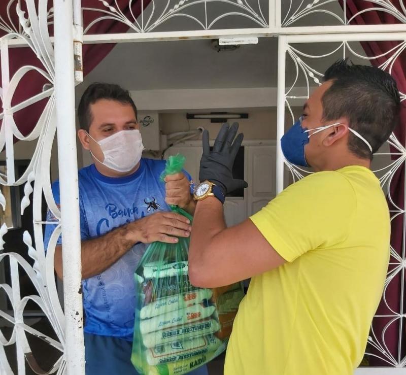 Edmundo Oran canta solidariedade para ajudar músicos e famílias de Parintins