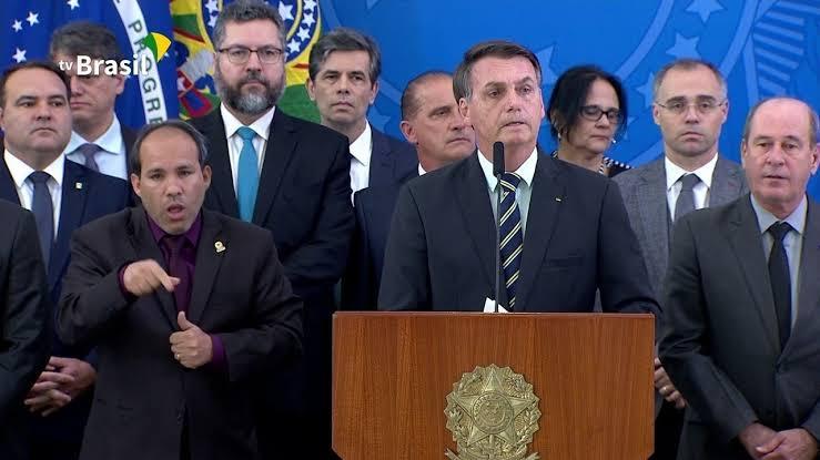 Em discurso, Bolsonaro diz que Moro aceitaria troca na PF após ser indicado ao STF