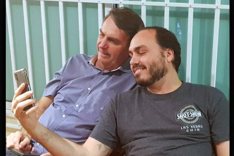 PF identifica Carlos Bolsonaro como articulador em esquema criminoso de fake news